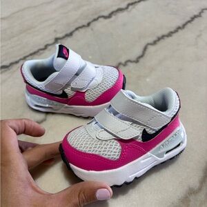 Baby Girl Nike- white black pink size 4 NEW